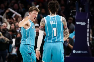 爱游戏体育登录入口-NBA彩经：黄蜂一飞冲天灭火晋级下一轮 太阳主场发力挑落开拓者
